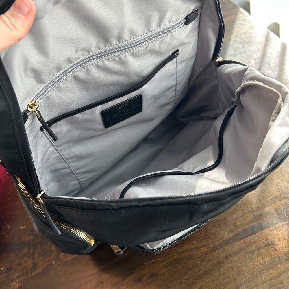 Tumi Black Voyageur Backpack for Women - Like new - Picture 7 of 8